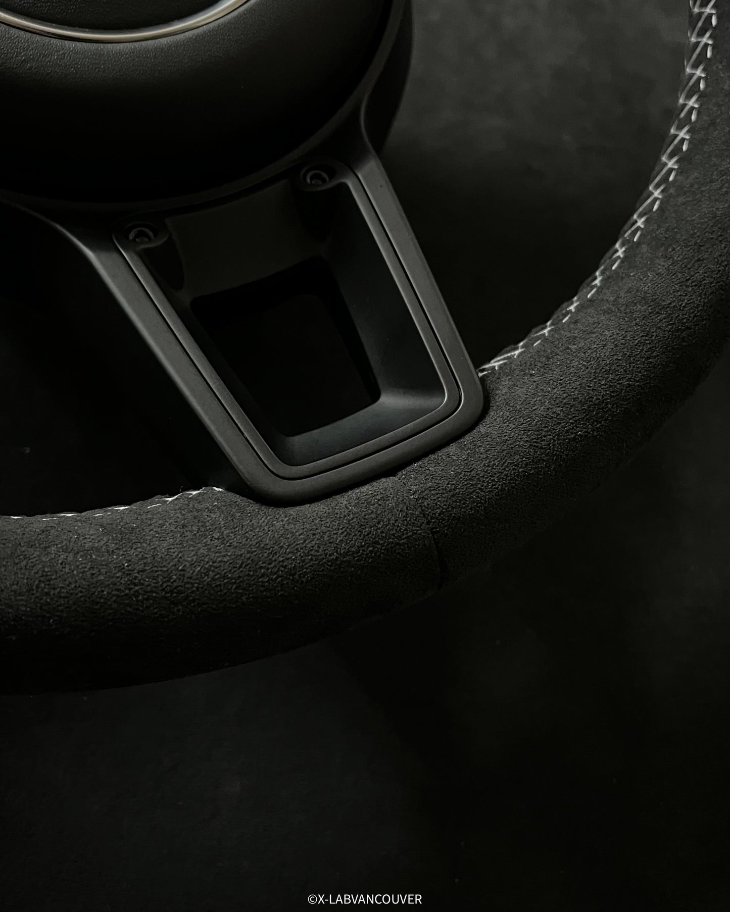 PORSCHE 991.2 ALCANTARA STEERING WHEEL UPHOLSTERY SERVICE - X-LAB